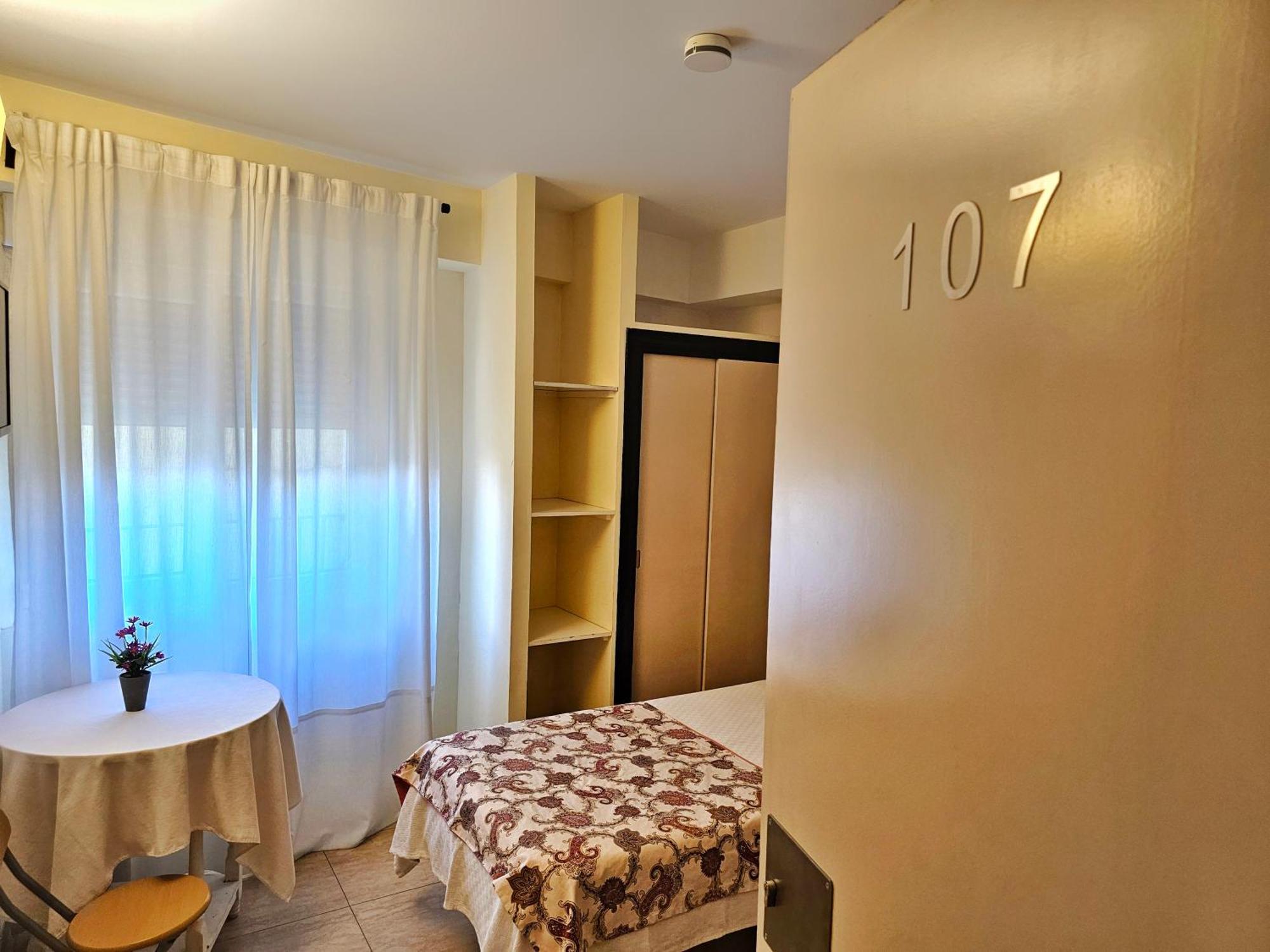 Hostal Mainz Пьедралавес Экстерьер фото